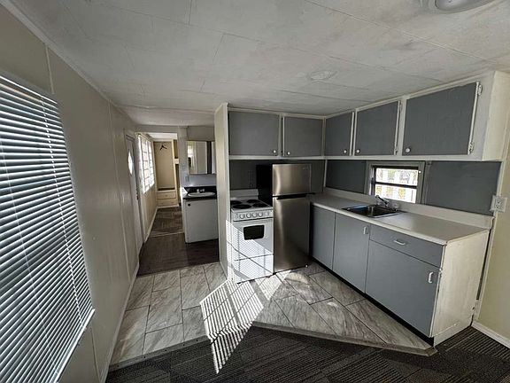 3rd image of 19 N Yonge St #16A