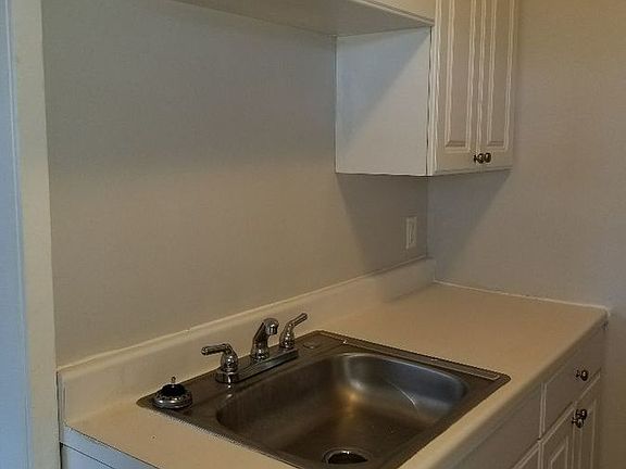 3rd image of 18 Lincoln St APT C