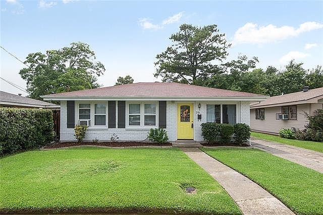1st image of 2028 Manor Hgts Dr