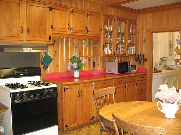 Spacious Pine Kitchen 