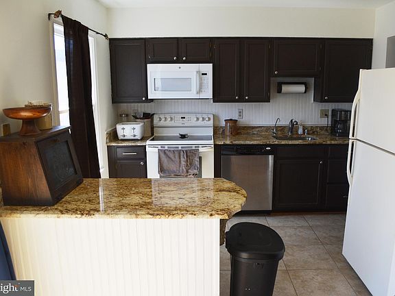 2nd image of 18 Blackford Cir