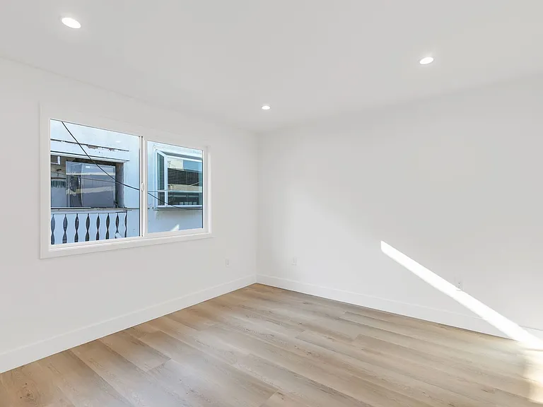 8355 Blackburn Ave — Photo 25