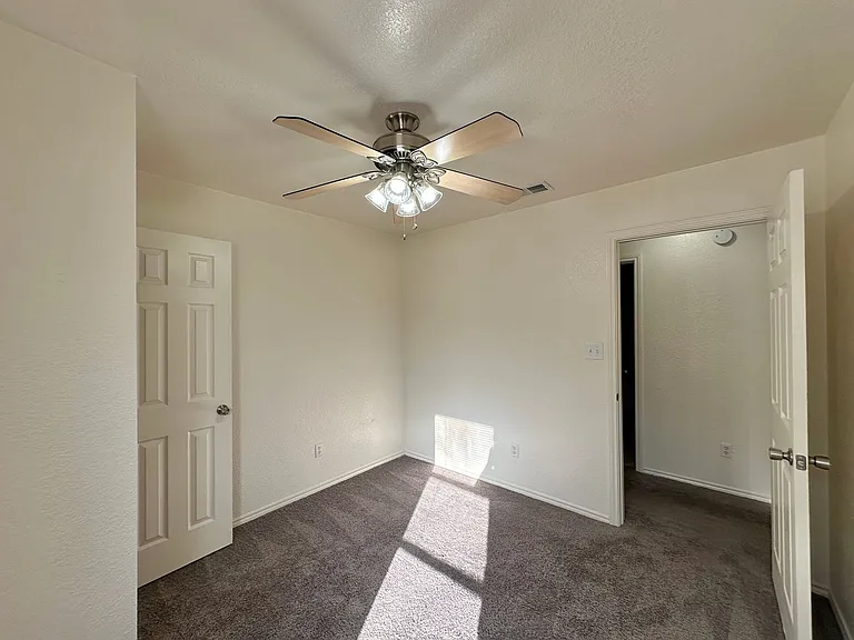 5007 John David Dr — Photo 15