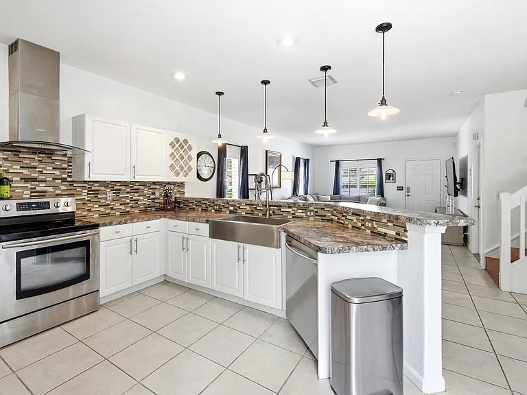 13533 Fountain View Blvd — Photo 5