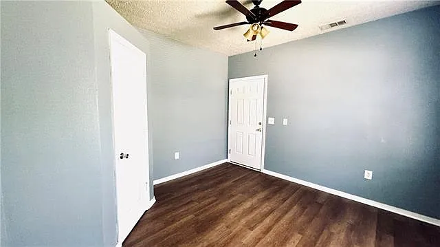 3 bed, 2.0 bath, 945 sqft, $1,450 — Photo 4