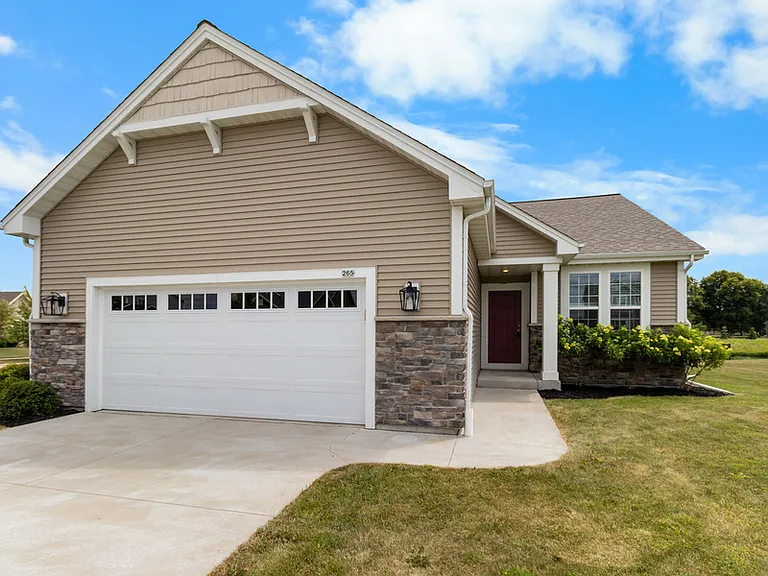265 Farmstead Dr — Photo 1