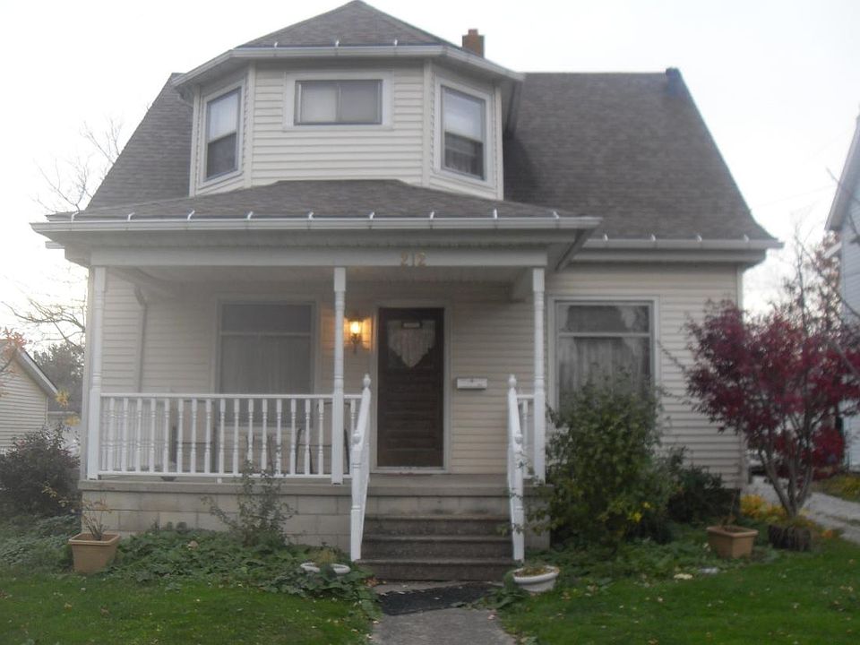 2nd image of 212 N Wiley St