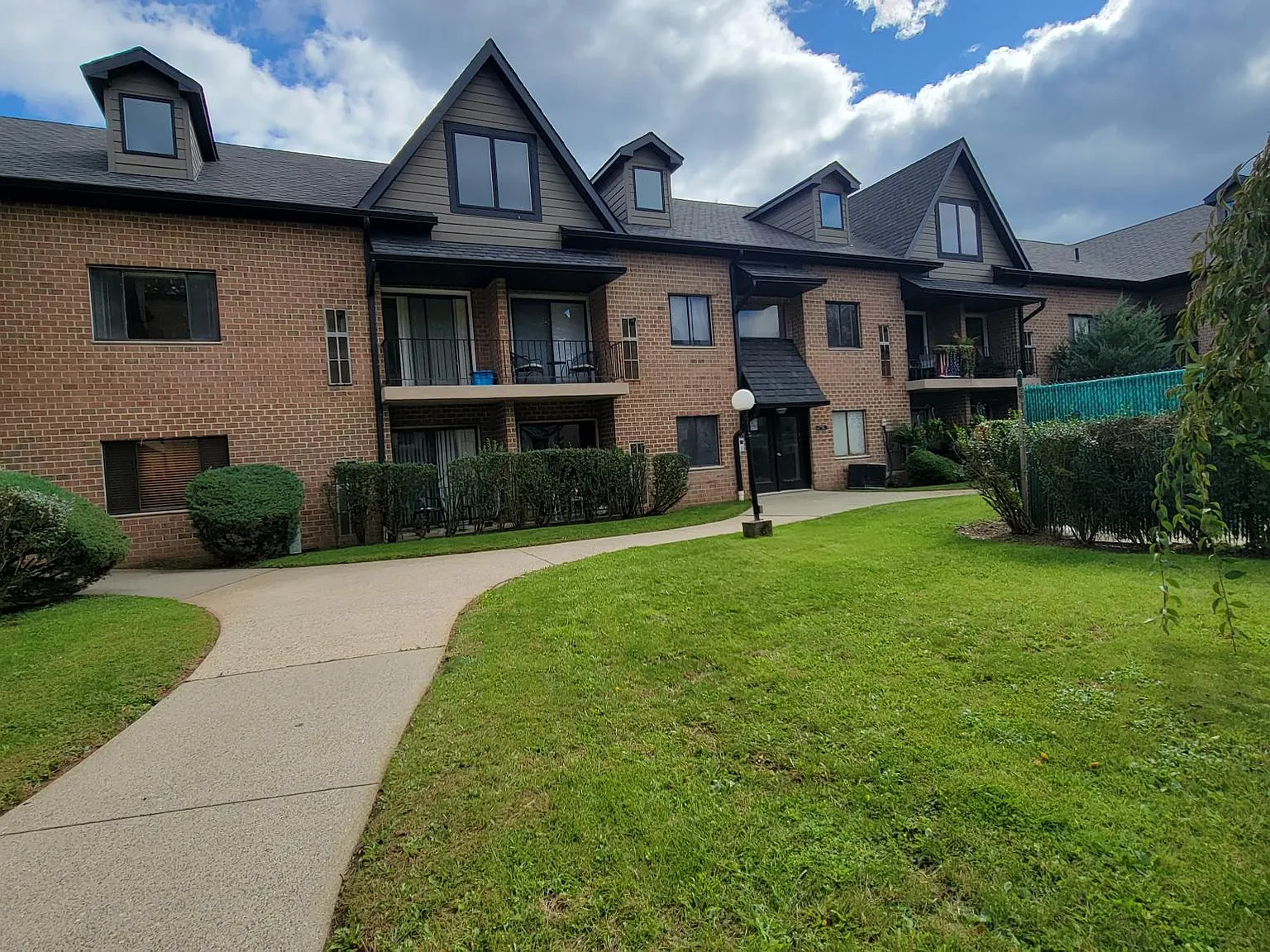 25 Bay Ter — Photo 1