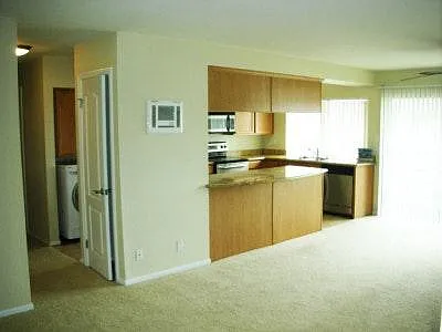 Building Photo - 615 Fredricks Ave