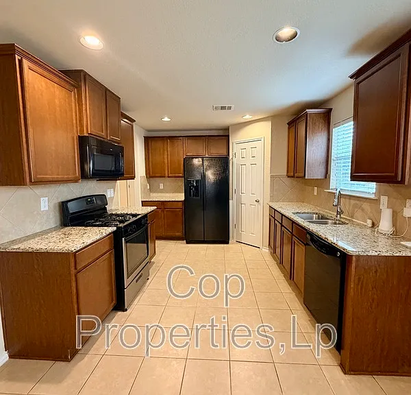 741 Clearbrook Ave — Photo 3