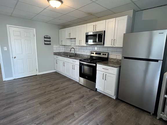 5th image of 29 Houghton St APT 2