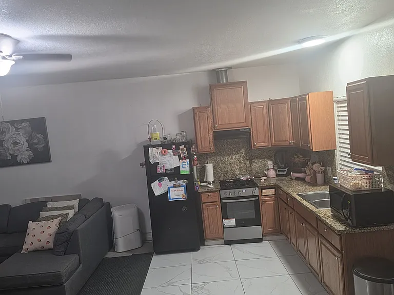 141 Harriet Ave — Photo 2