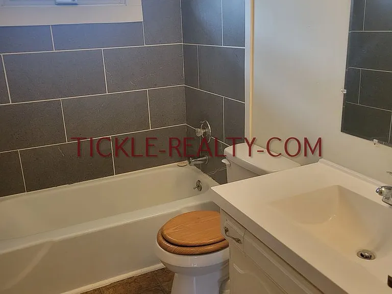 1868 Livingston Rd — Photo 3