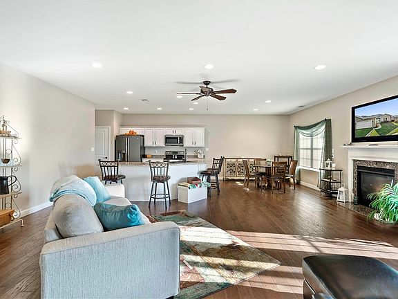 5th image of 1051 Ashfield Way