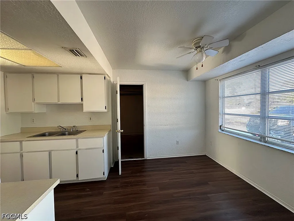 3 bed, 2.0 bath, 1067 sqft, $1,300 — Photo 3