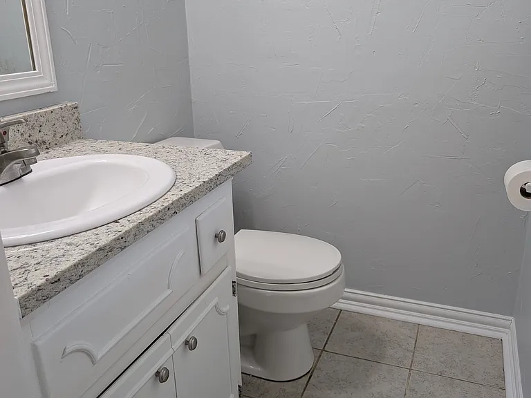 313 Davis Cir — Photo 11