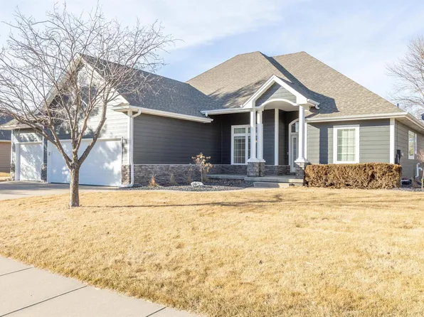 489 Bluestem Trl, Dakota Dunes, SD 57049