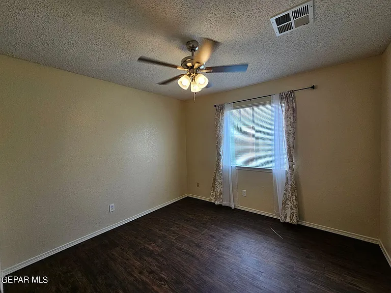 10909 Northview Dr — Photo 11