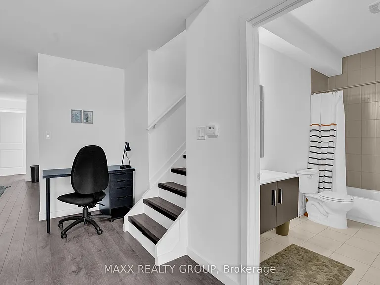 352 Alberta St — Photo 15