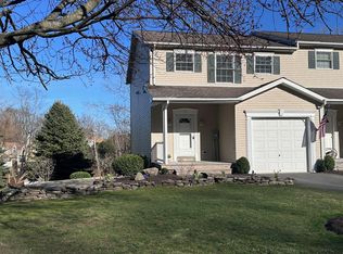 88 Red Maple Rd, Saugerties, NY 12477