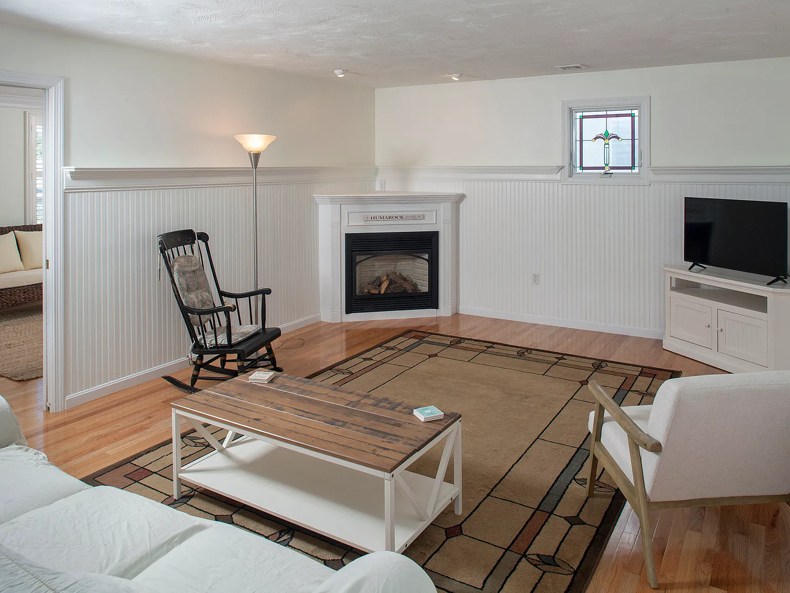 4 bed, 2400 sqft, $3,500 — Photo 3