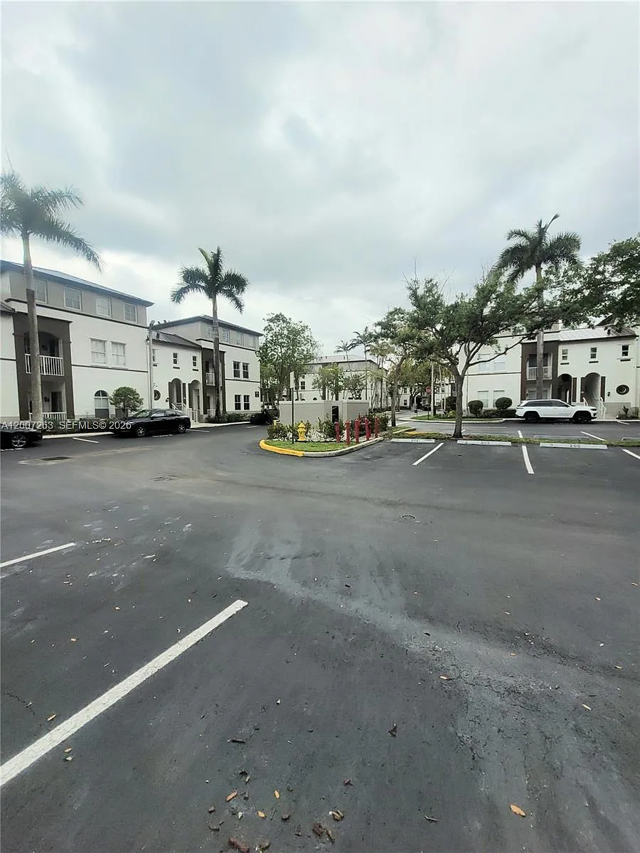 Building Photo - 4331 SW 160th Ave #209