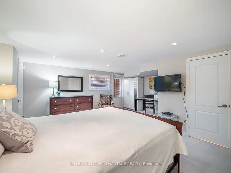 122 Boardwalk Dr #LOWER — Photo 7