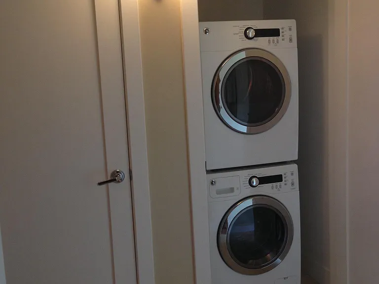 230 E Broadway St #1008 — Photo 17