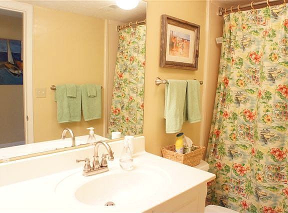 3rd image of 1516 Sandpiper Ln APT 210