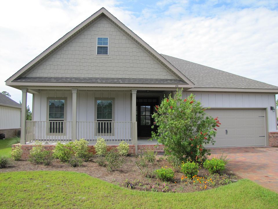Front of home with 2 car garage