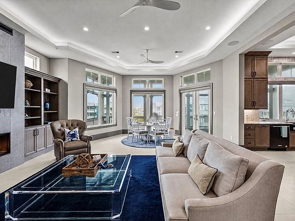 5th image of 3835 Seabreeze Ln