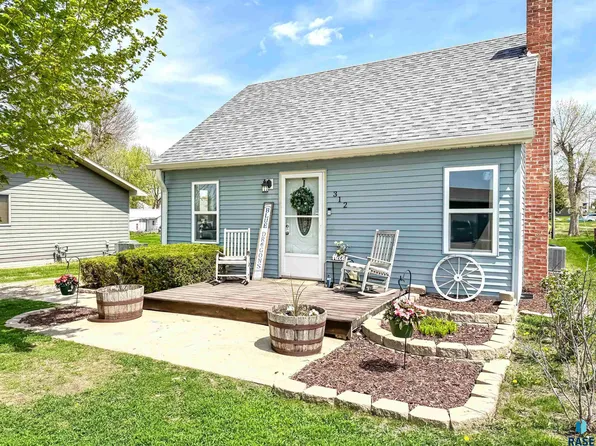 312 Granite Ave, Garretson, SD 57030