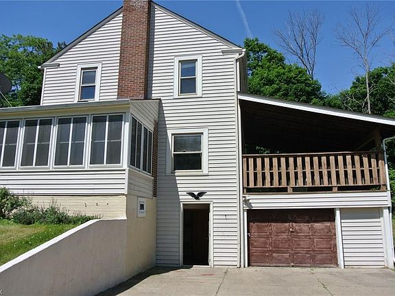 2nd image of 835 E Washington St
