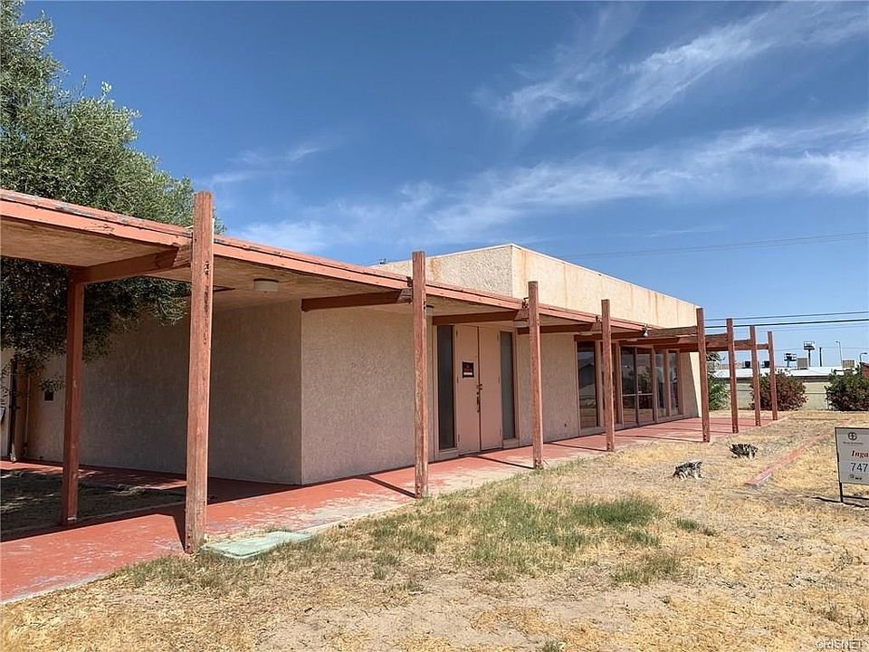 1st image of 300 S Avenue H