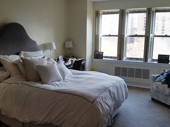 4th image of 220 W Rittenhouse Sq APT 10B
