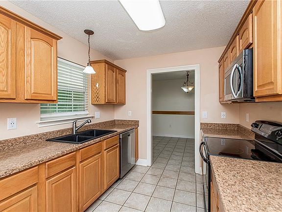 5th image of 65068 Holmes St