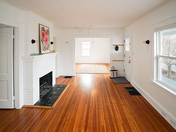 2nd image of 109 Reed St