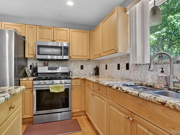 2825 Long Meadow Ln — Photo 9