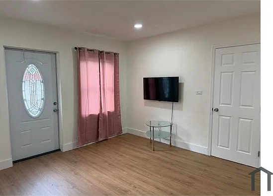 2 bed, $2,300 — Photo 4