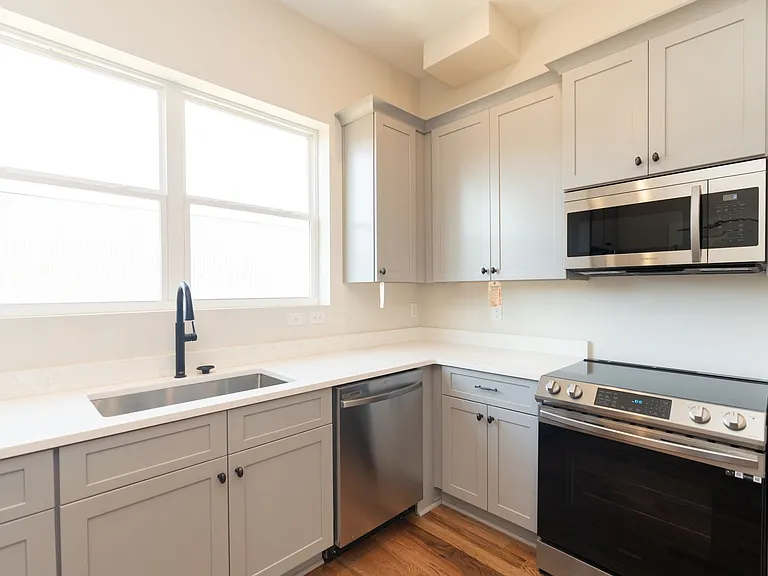 1039 Montague Pl — Photo 11