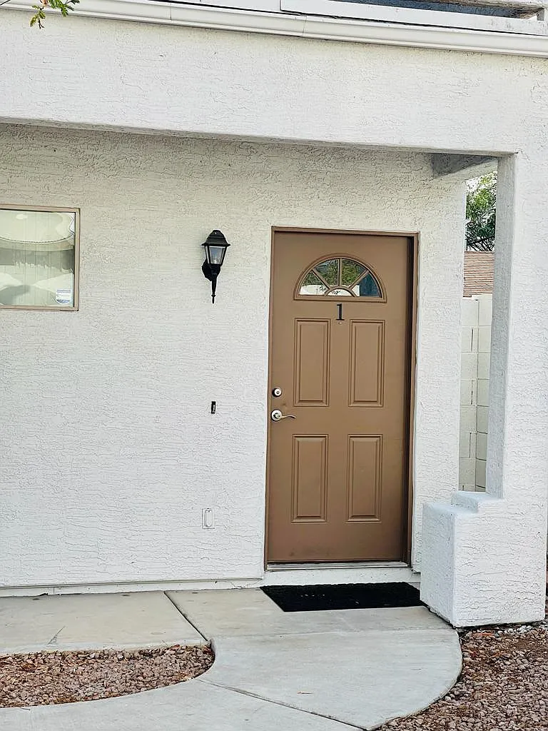 520 E Eva Street — Photo 3