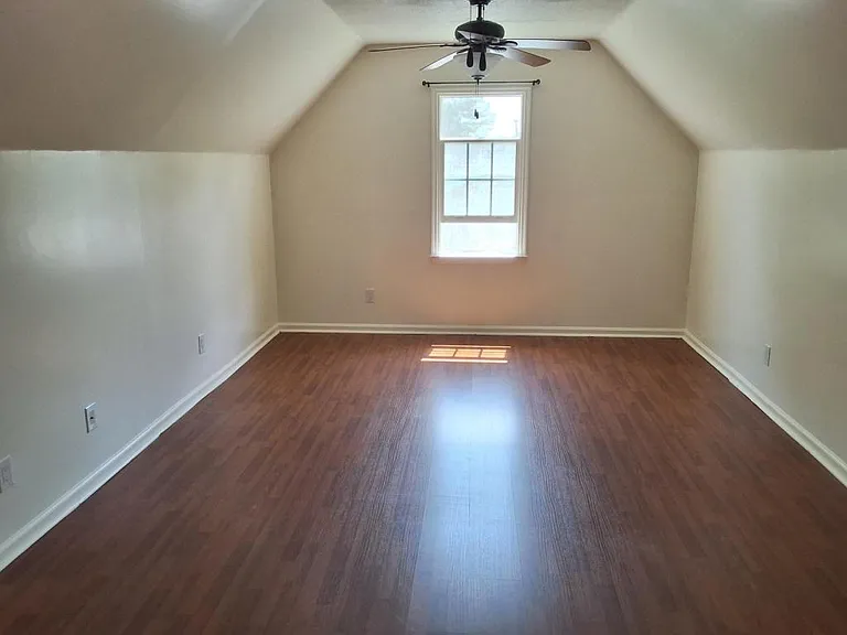 7620 Hammersley Rd — Photo 9
