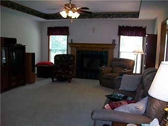 3rd image of 441 NW Eastwood Dr
