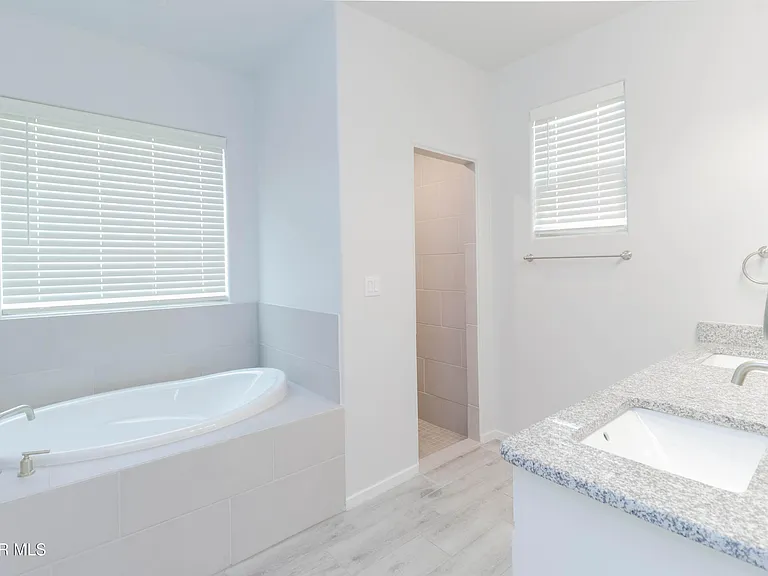 12832 Haxby St — Photo 5
