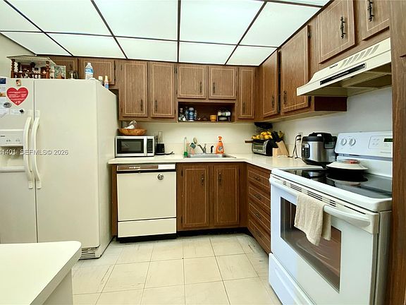 3rd image of 1300 Saint Charles Pl APT 420