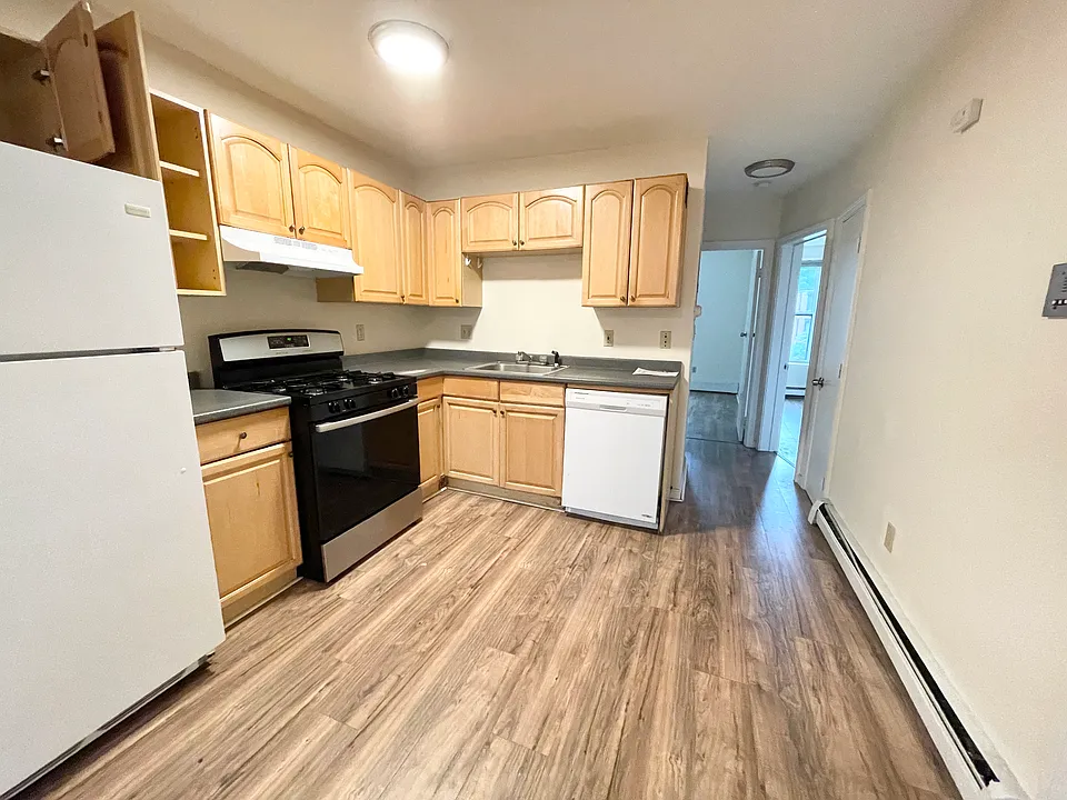 92 Hammond St #3L