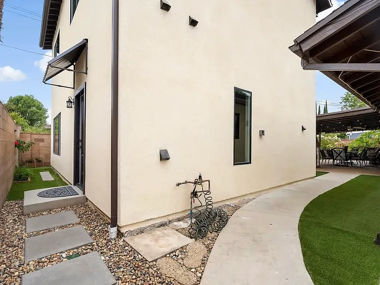 7829 Vicky Ave — Photo 2