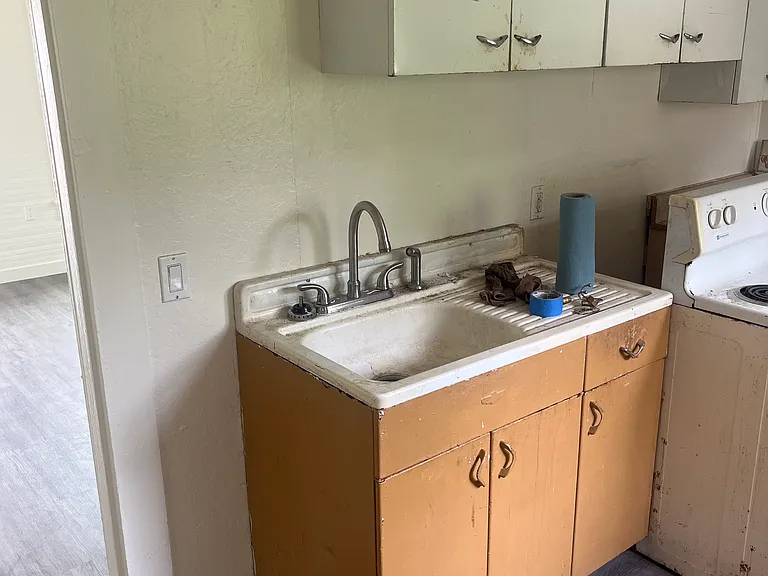 394 SW Saint Johns St #101 — Photo 9
