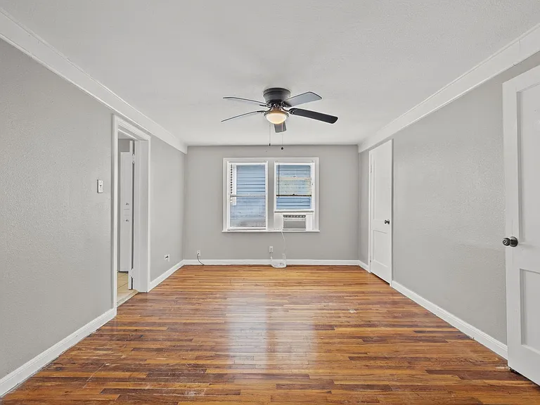 4020 Avenue O 1/2 — Photo 27