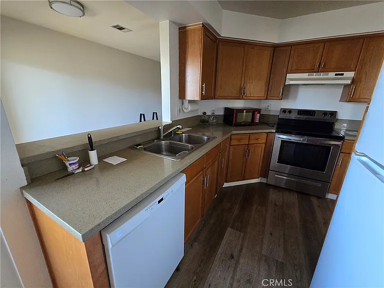 7641 Reseda Blvd #120 — Photo 11